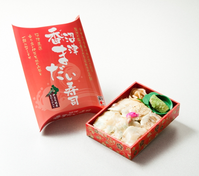 http://www.ekiben.or.jp/tochuken/2012/02/29/images/%E6%B2%BC%E6%B4%A5%E9%A6%99%E3%81%BE%E3%81%A0%E3%81%84%E5%AF%BF%E5%8F%B8%E7%B8%AE%E5%B0%8F.jpg